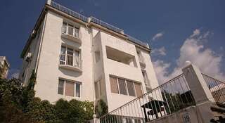 Гостевой дом Гостевой дом Тихий дворик Ялта-4