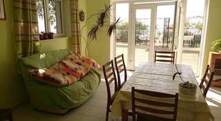 Гостевой дом Гостевой дом Тихий дворик Ялта-3